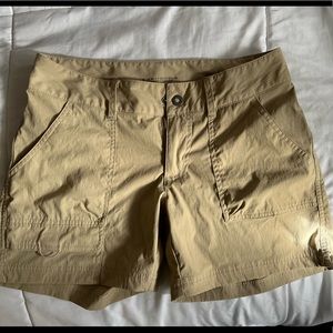 columbia woman’s khaki shorts